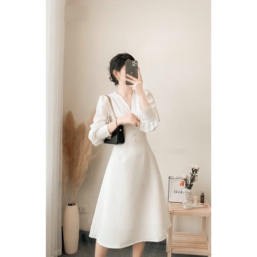 ĐẦM  TRẮNG TAY DÀI, CỔ V, NÚT BỌC (có ảnh thật) MS31