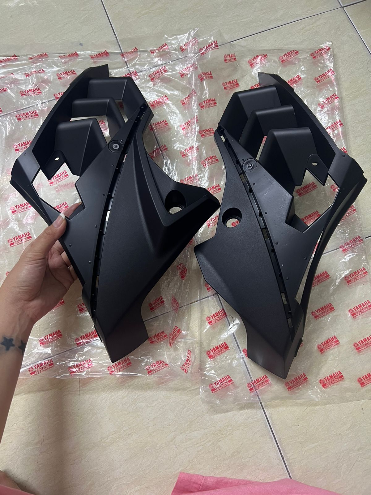 Yếm trong/ Bửng trong mỏ cày đen nhám Exciter 150 zin hãng..