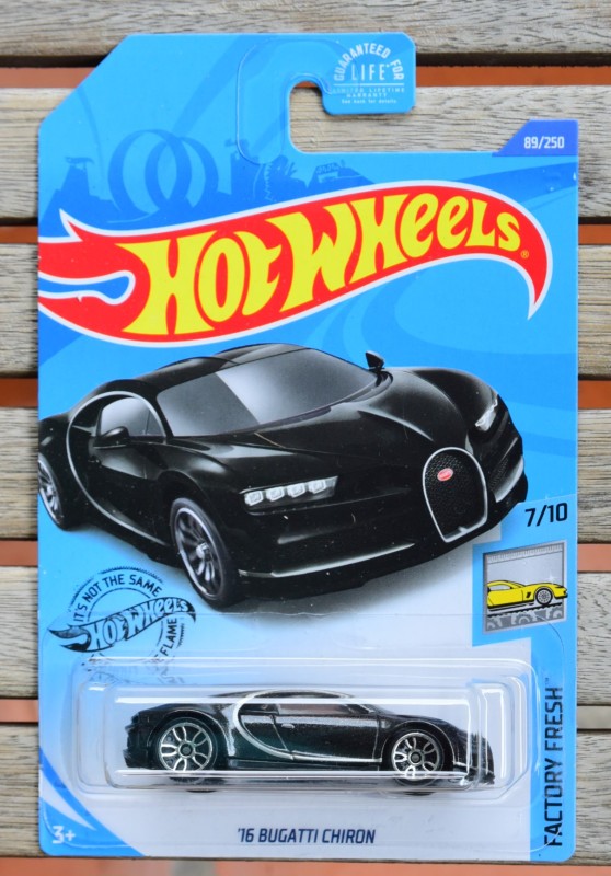 Xe mô tô mô hình tỉ lệ 1:64  Hot Wheels 2020 16 Bugatti Chiron 89/250 ( màu đen )