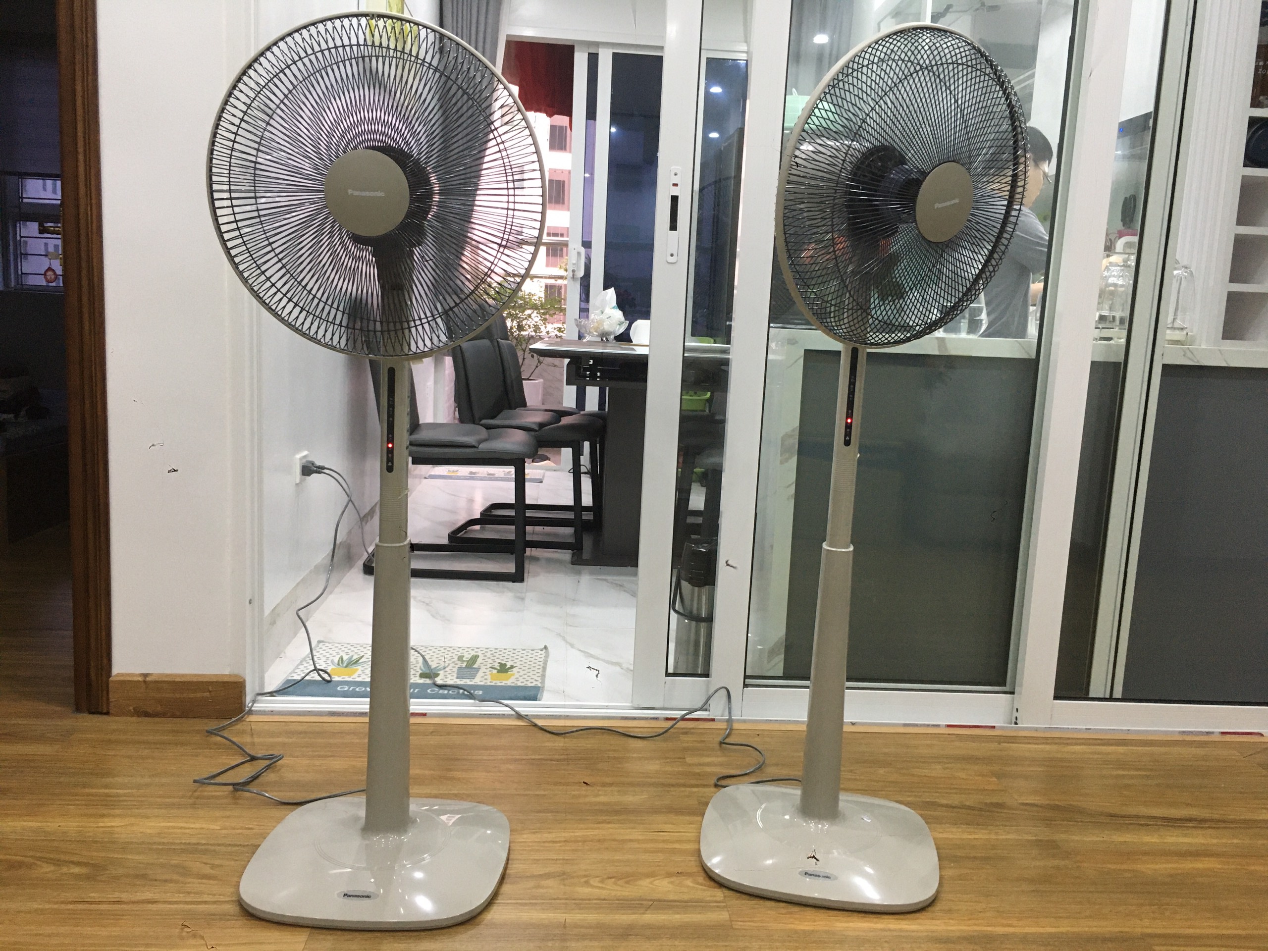 Quạt đứng Panasonic F-409K, Động cơ bạc đạn, Có điều khiển, Bảo hành chính hãng 1 năm