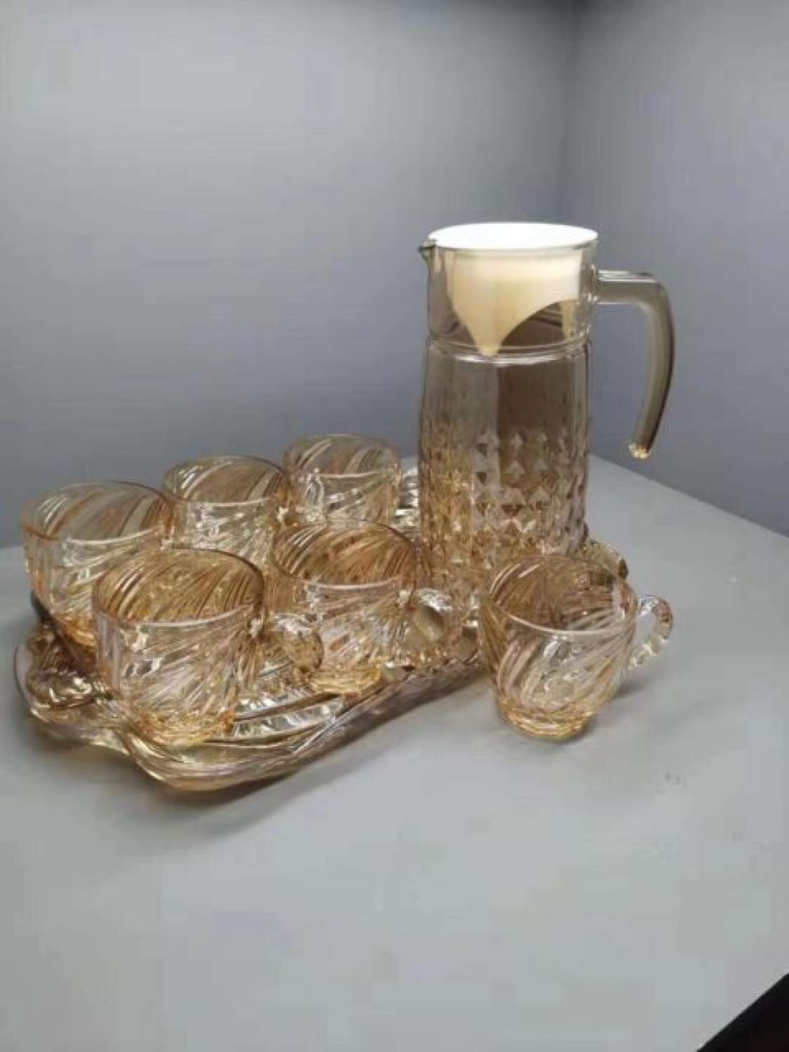 BỘ BÌNH ^ CỐC KÈM KHAY VÀNG