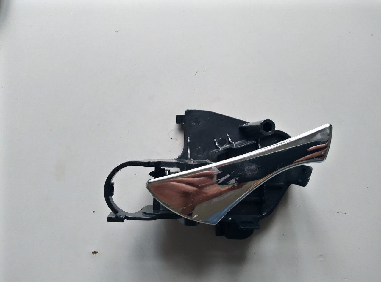 TAY MỞ CỬA TRONG DAEWOO NUBIRA