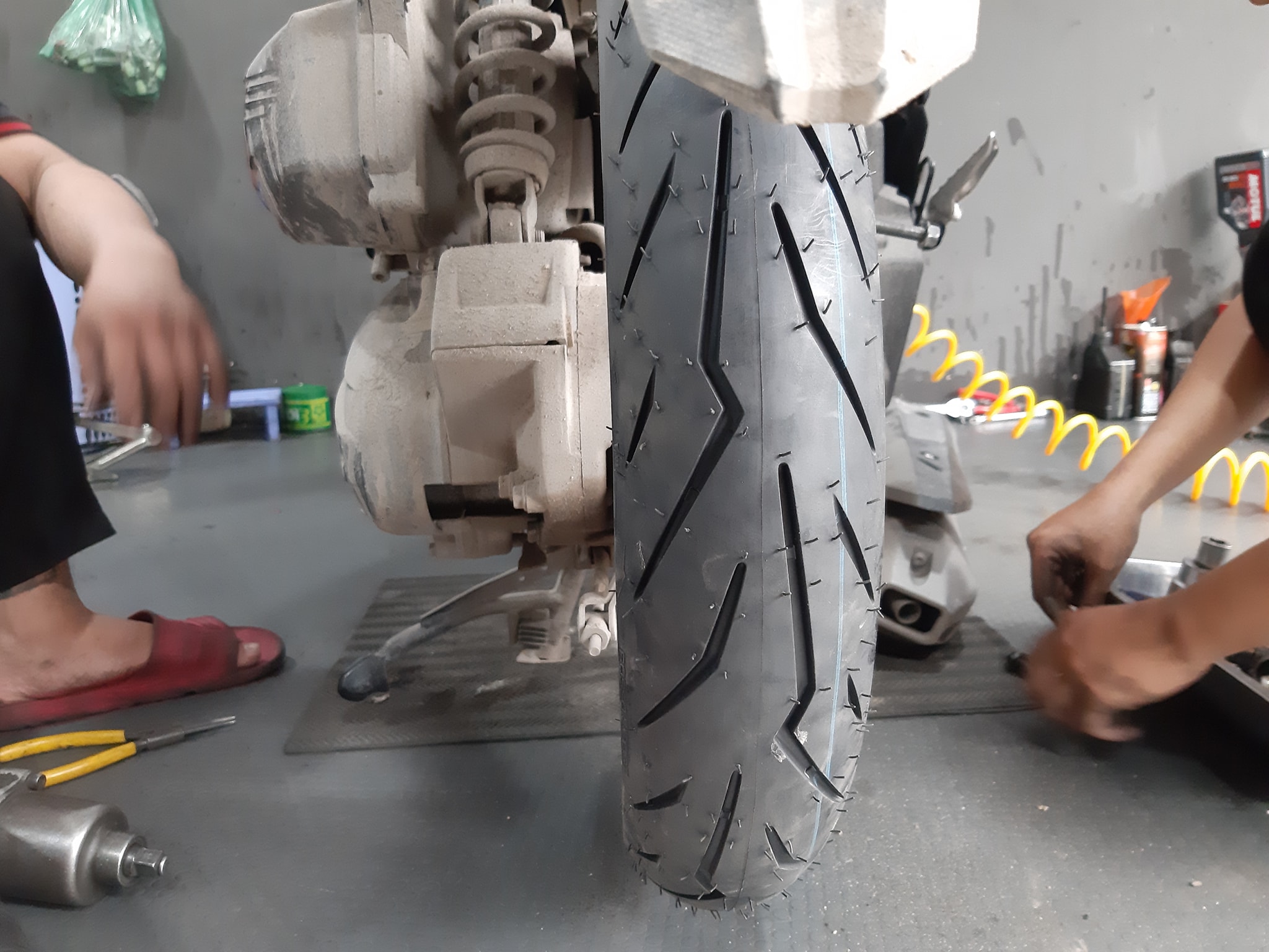 Vỏ Pirelli 100/80-14 Diablo Rosso Sport (150036)