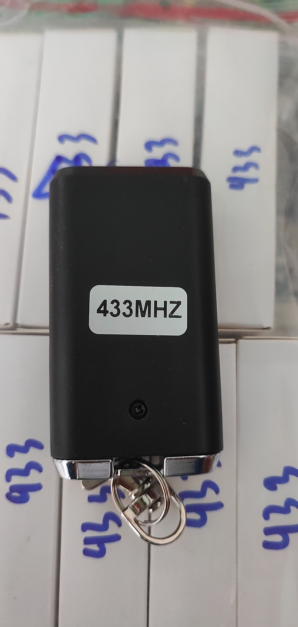 Remote cửa cuốn YET mã nhảy tần số 433mhz