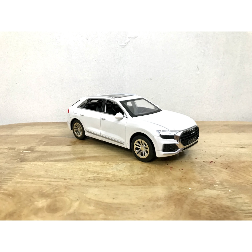 Mô hình xe Audi Q8 _ Tỷ lệ 1:24