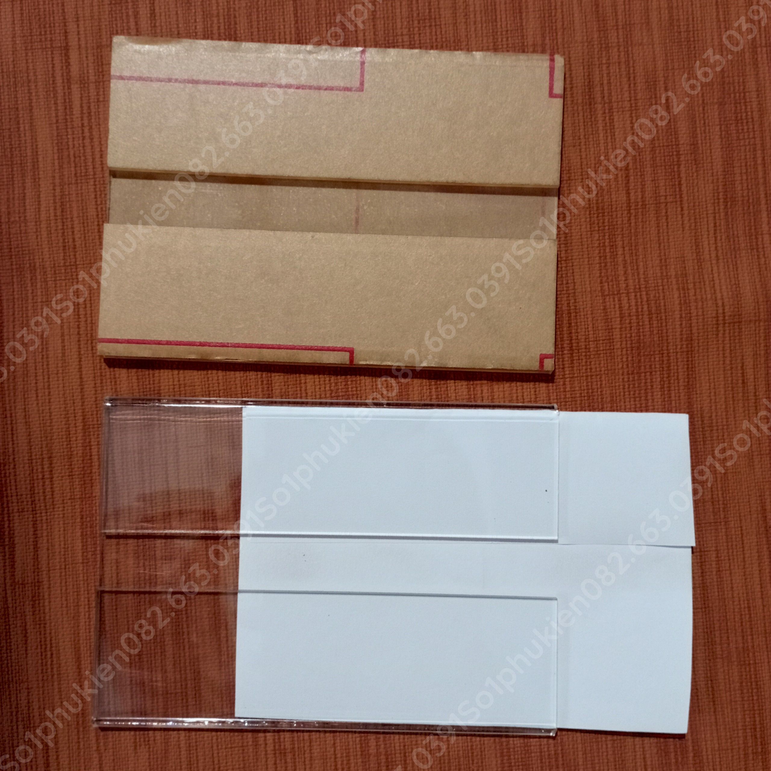 TẤM MICA CỨNG TRONG SUỐT ĐỂ TRUNG BÀY HÀNG SẢN PHẨM (12CM x 8.5CM)