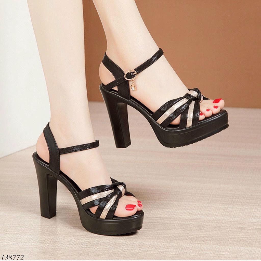 High Heels with Bows in a Beautiful Color Combination