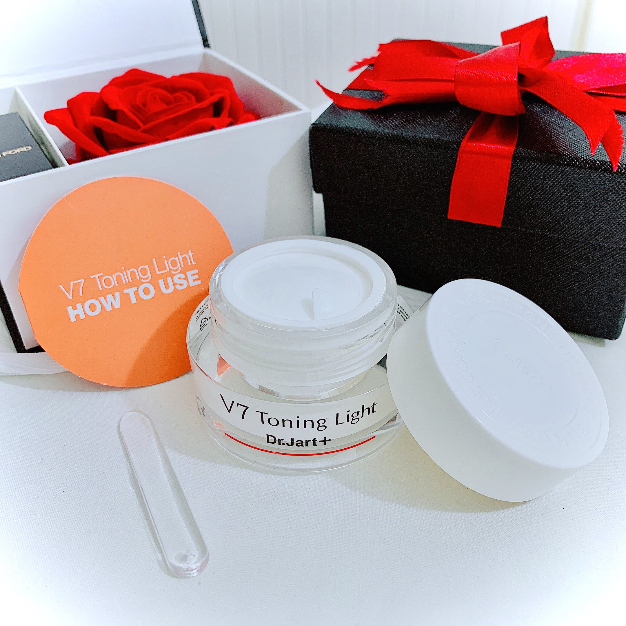 KEM DƯỠNG TRẮNG DA V7 TONING LIGHT