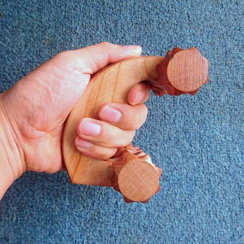 [HCM]Bàn lăn gỗ massage tay gai