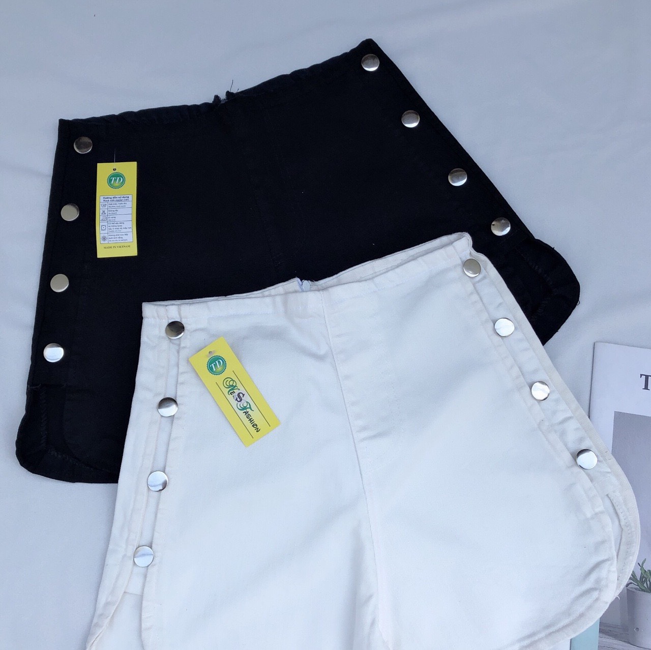 Quần short kaki phối nút 2 bên cực cá tính sang chảnh