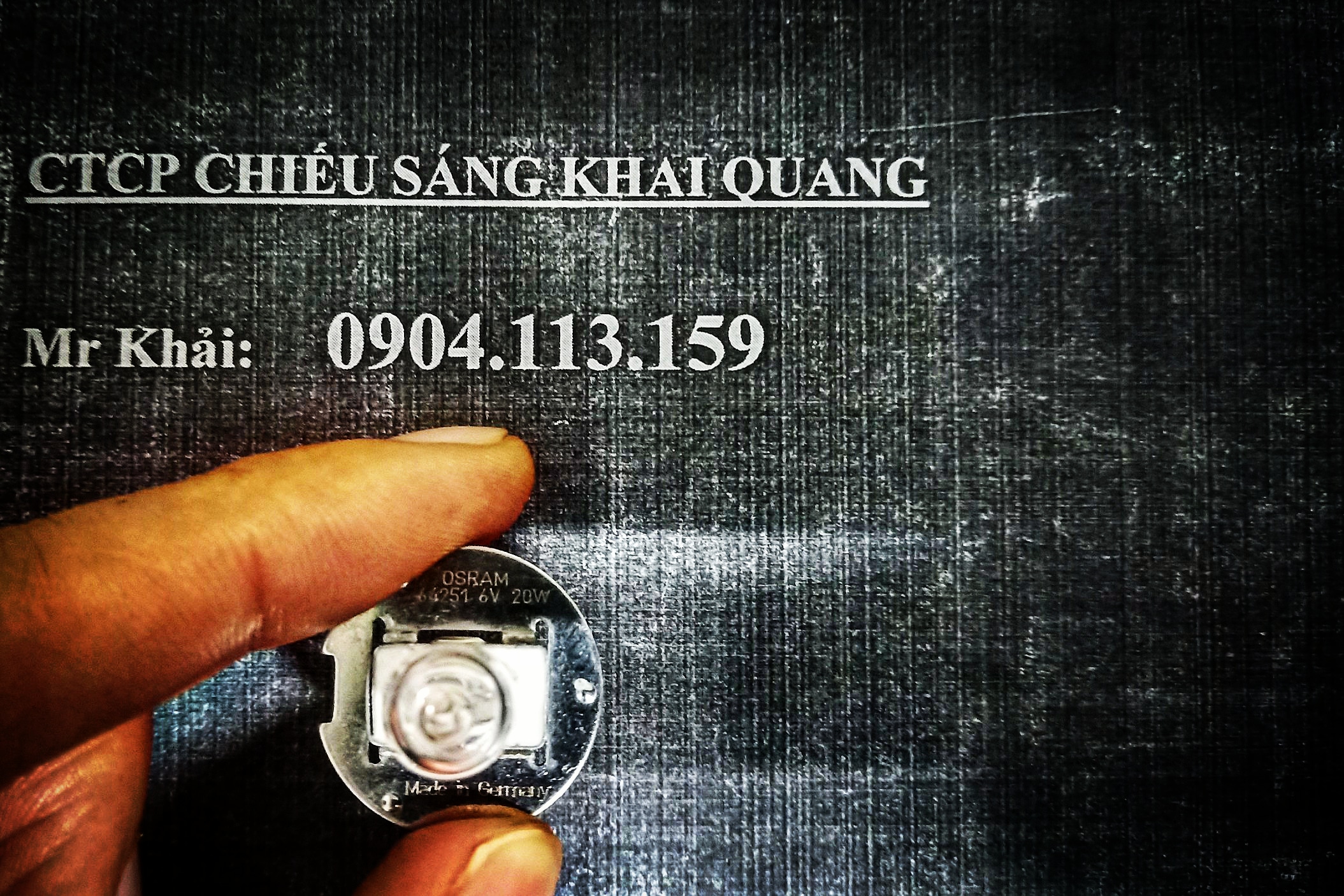 (SALE) Bóng đèn nhãn khoa có đế 6V 20W Osram HLX 64251