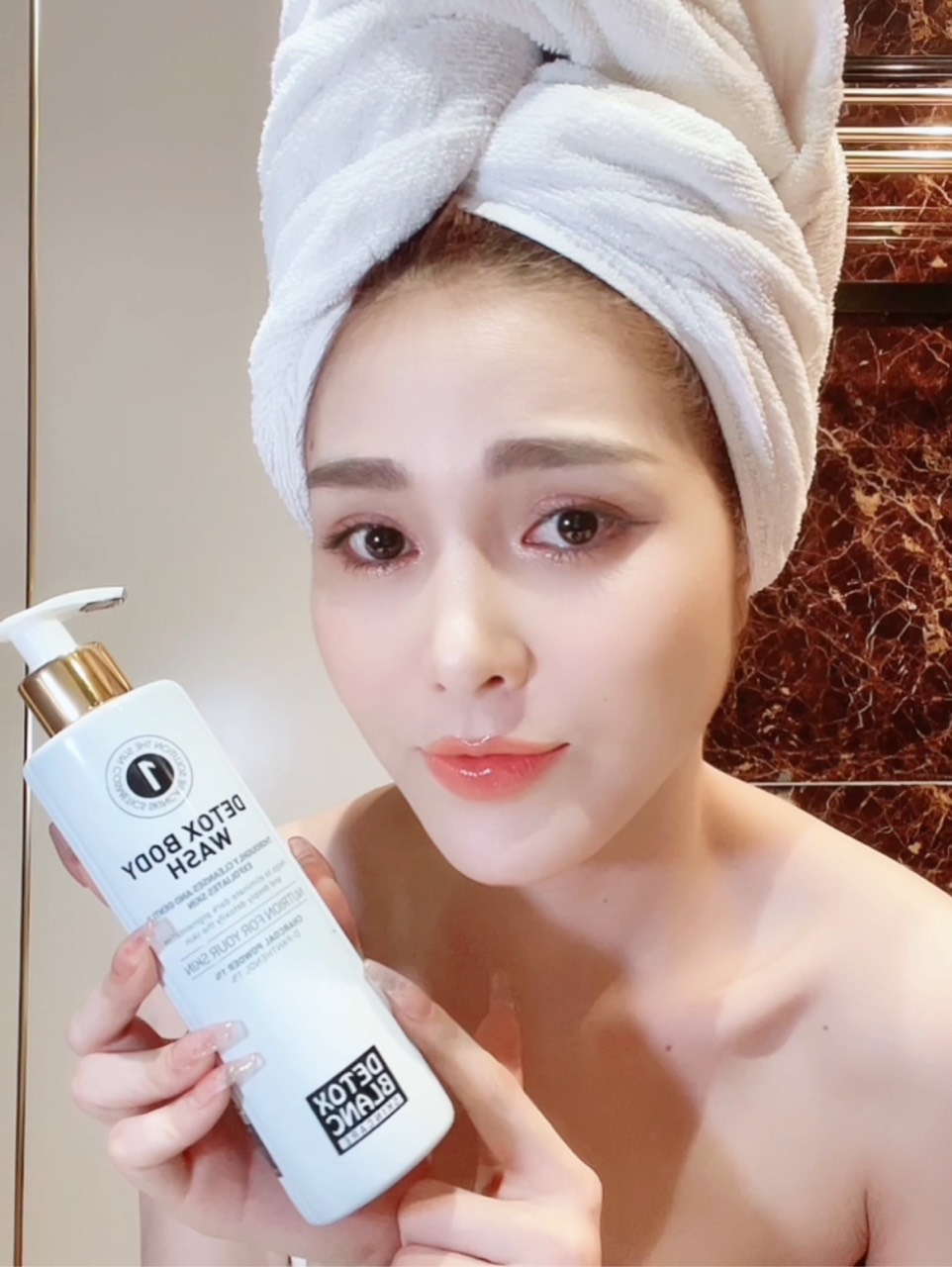 Sữa tắm thải độc trắng da body Detox Blanc