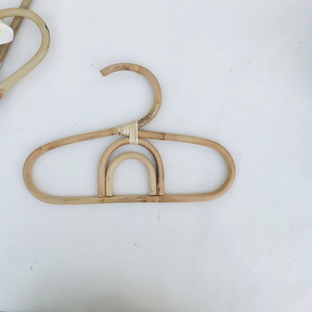 HANDMADE  VINATGE BOHO Móc áo mây dành cho trẻ em - Rattan Hanger - Kid size - Hình mây - Rộng 30 cm, cao 20 cm - Cách điệu hình đám mây siêu xinh xắn