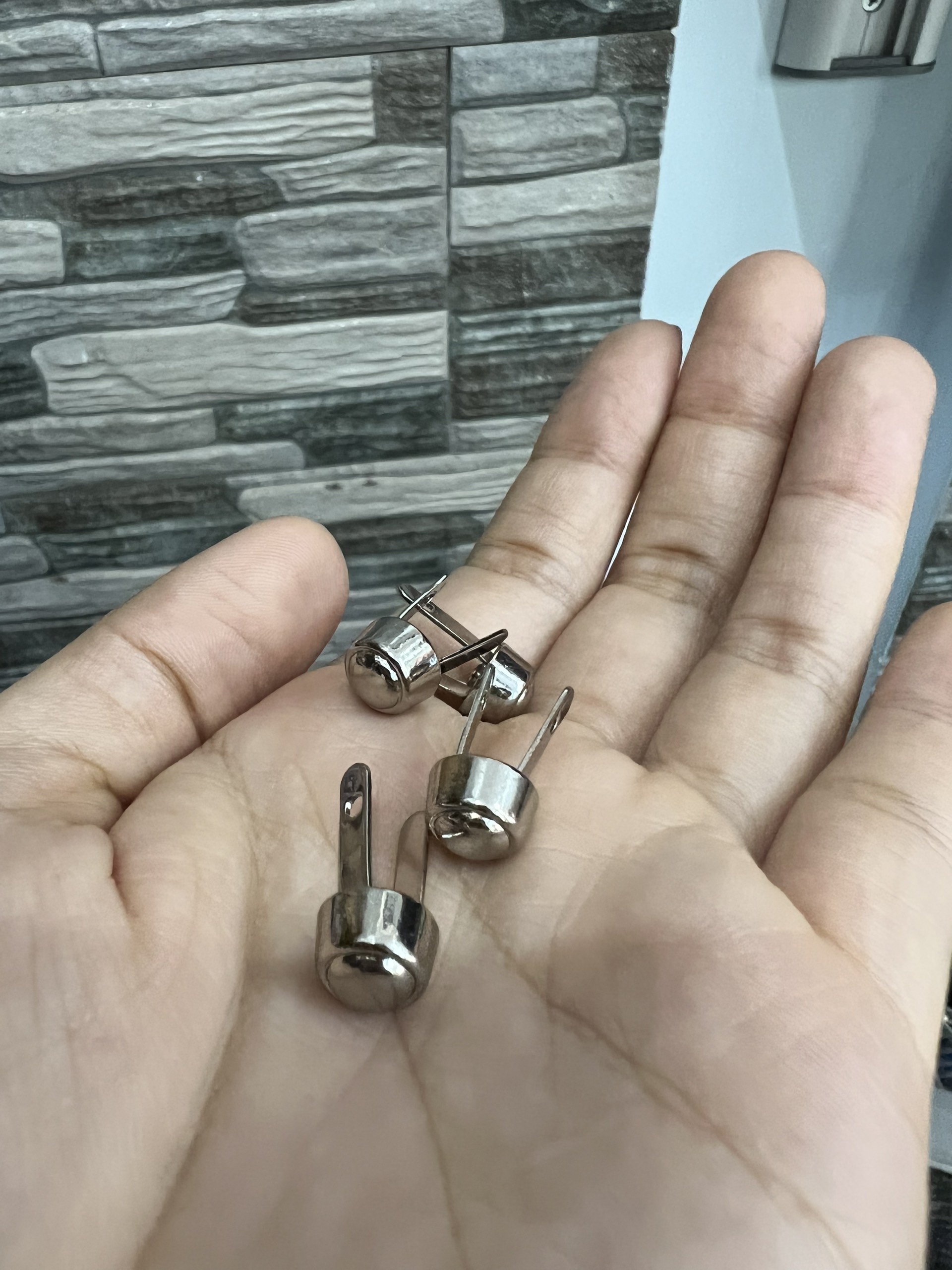 Đế đúc chân ghim gắn túi xách(15k/bộ)