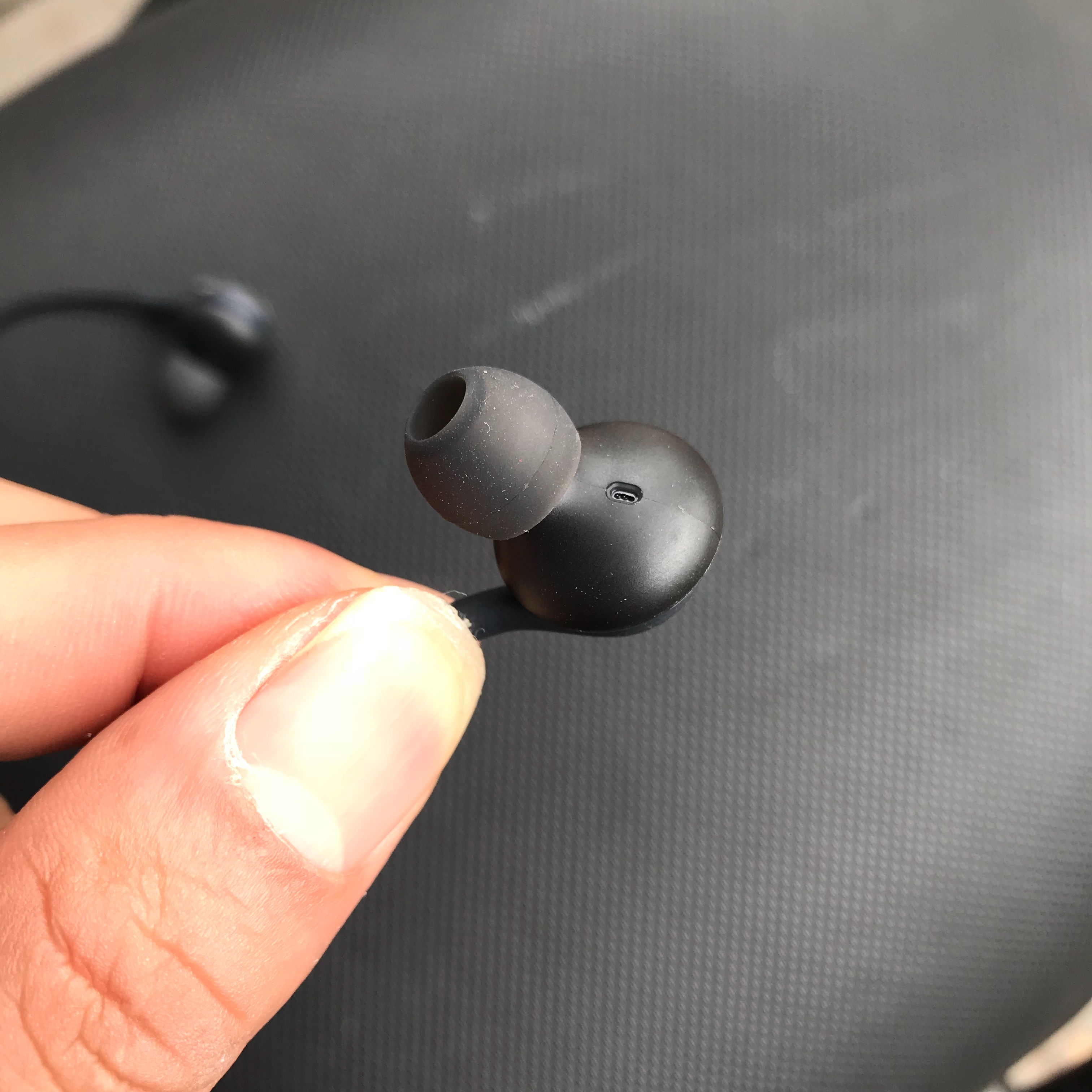 Tai Nghe AKG S9 Màu Đỏ Theo Máy