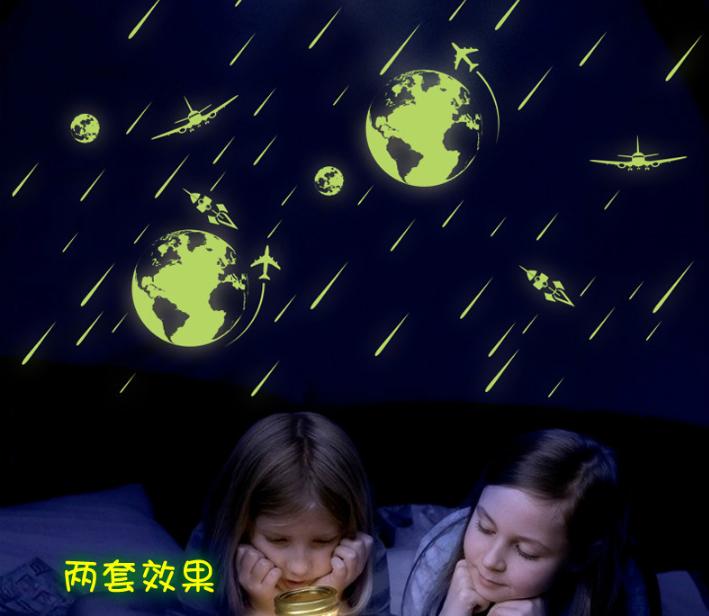Decal trang trí Trái Đất Vũ Trụ - Dạ Quang
