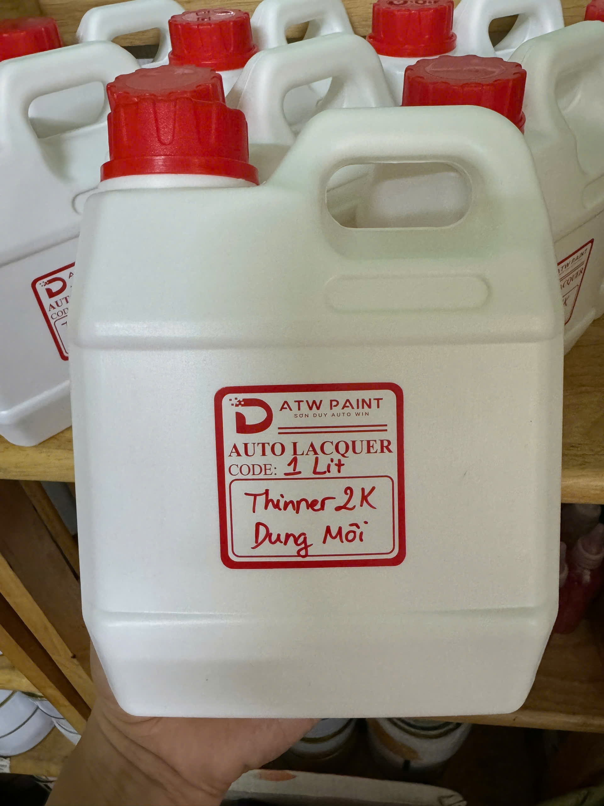 Thinner 2k ( Dung môi pha sơn) đóng can 1lit =750G