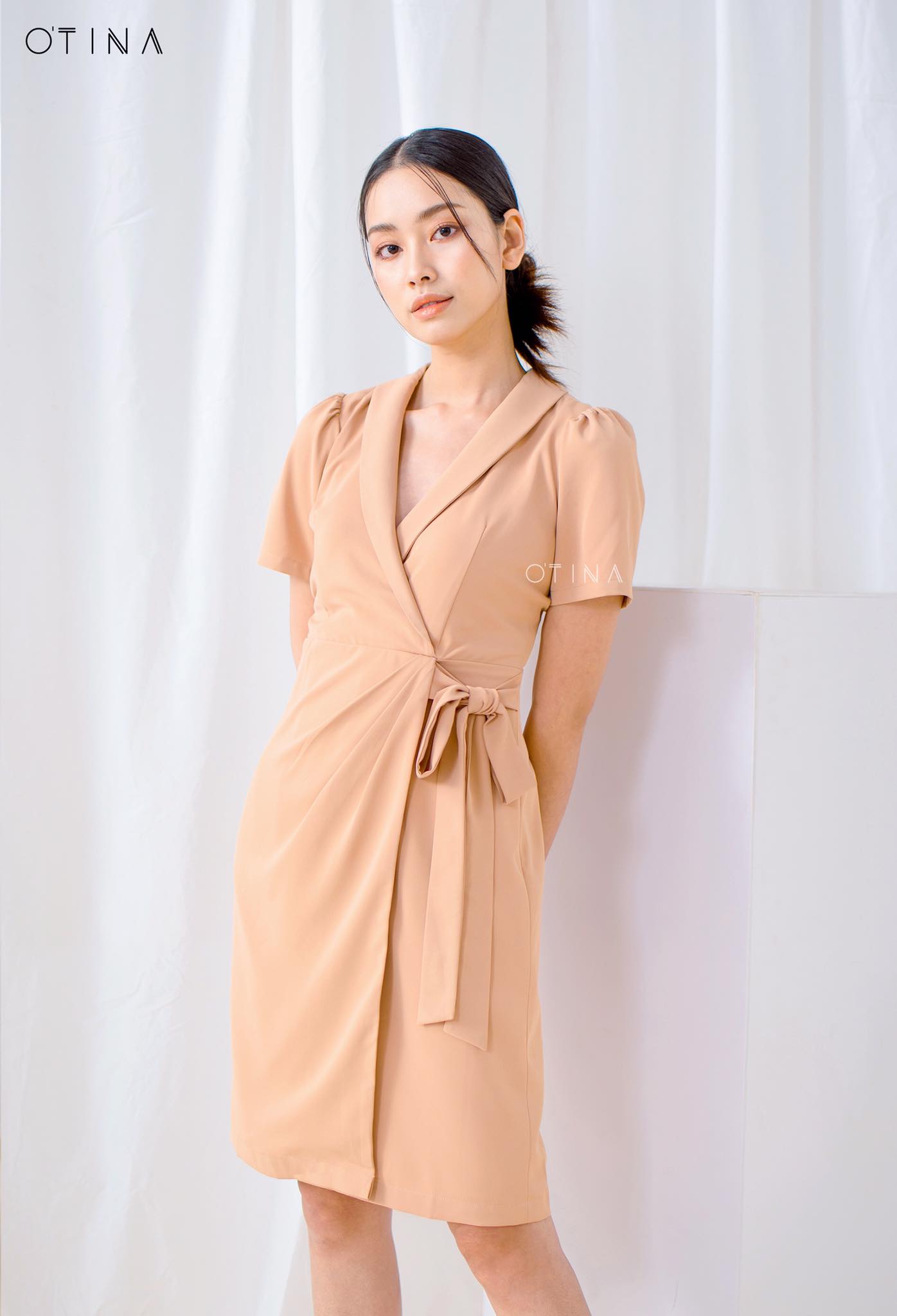 Đầm cổ vest