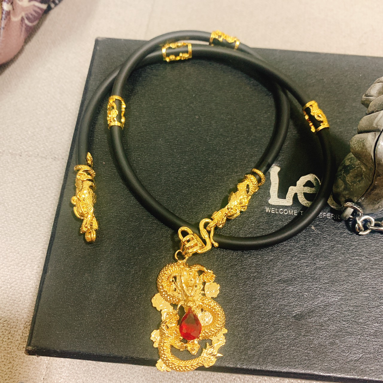 Dây chuyền phong thủy cao cấp mặt Thiên Long đá Obsidian đỏ mạnh mẽ, thời thượng, đẳng cấp - day chuyen nam, dây vàng, vòng cổ