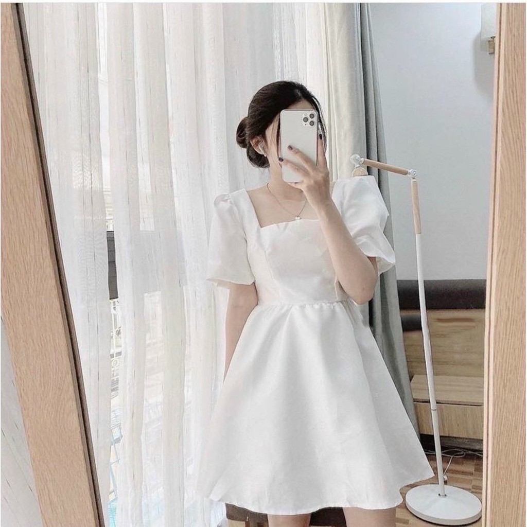 Đầm trắng cổ vuông form ngắn