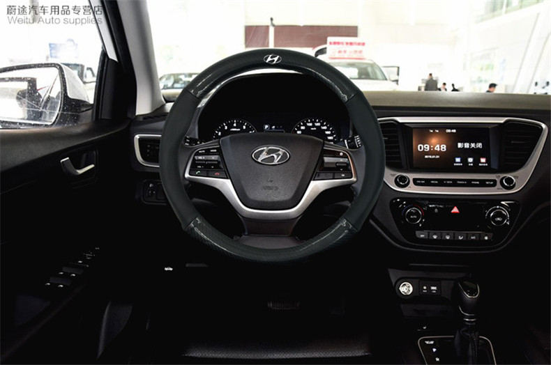 Bọc vô lăng HYUNDAI sợi CACBON cao cấp Size 38CM