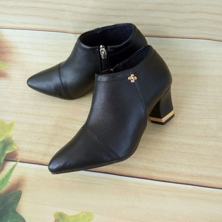 Giày boot bốt nữ cổ thấp 5 phân màu đen đỏ hàng hiệu rosata ro178
