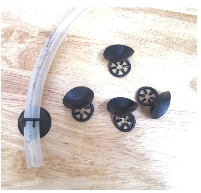 Hút dính kẹp cố định ống nước máy bơm (phi 16mm)