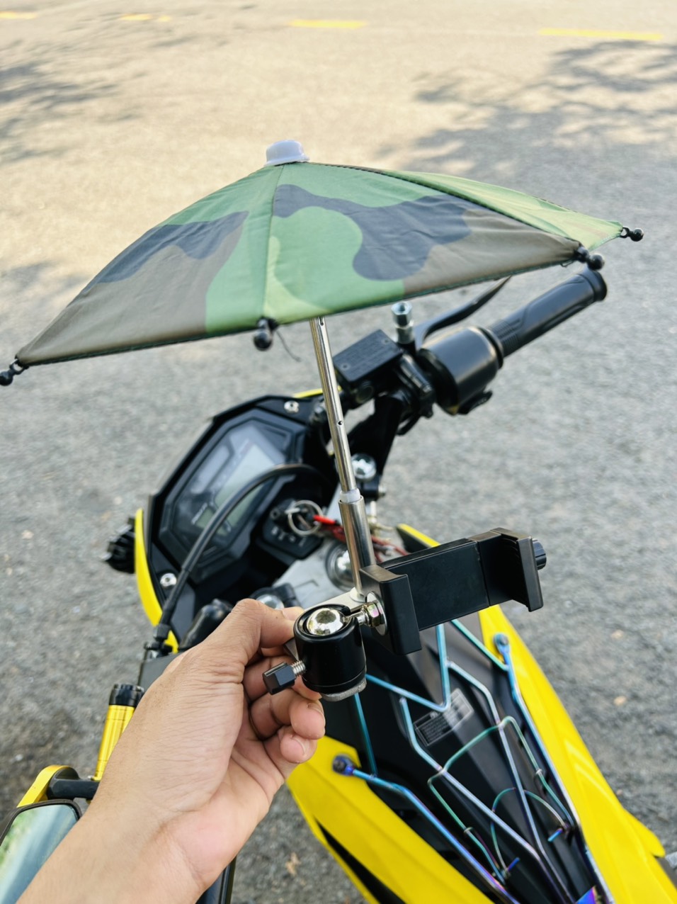 Combo giá đỡ điện thoại xe máy + dù mini