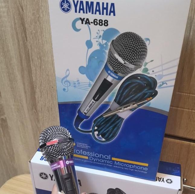 Micro dây hát Karaoke có dây Yamaha YA-688 (bạc) dây 5mét (chuyên nghiệp)