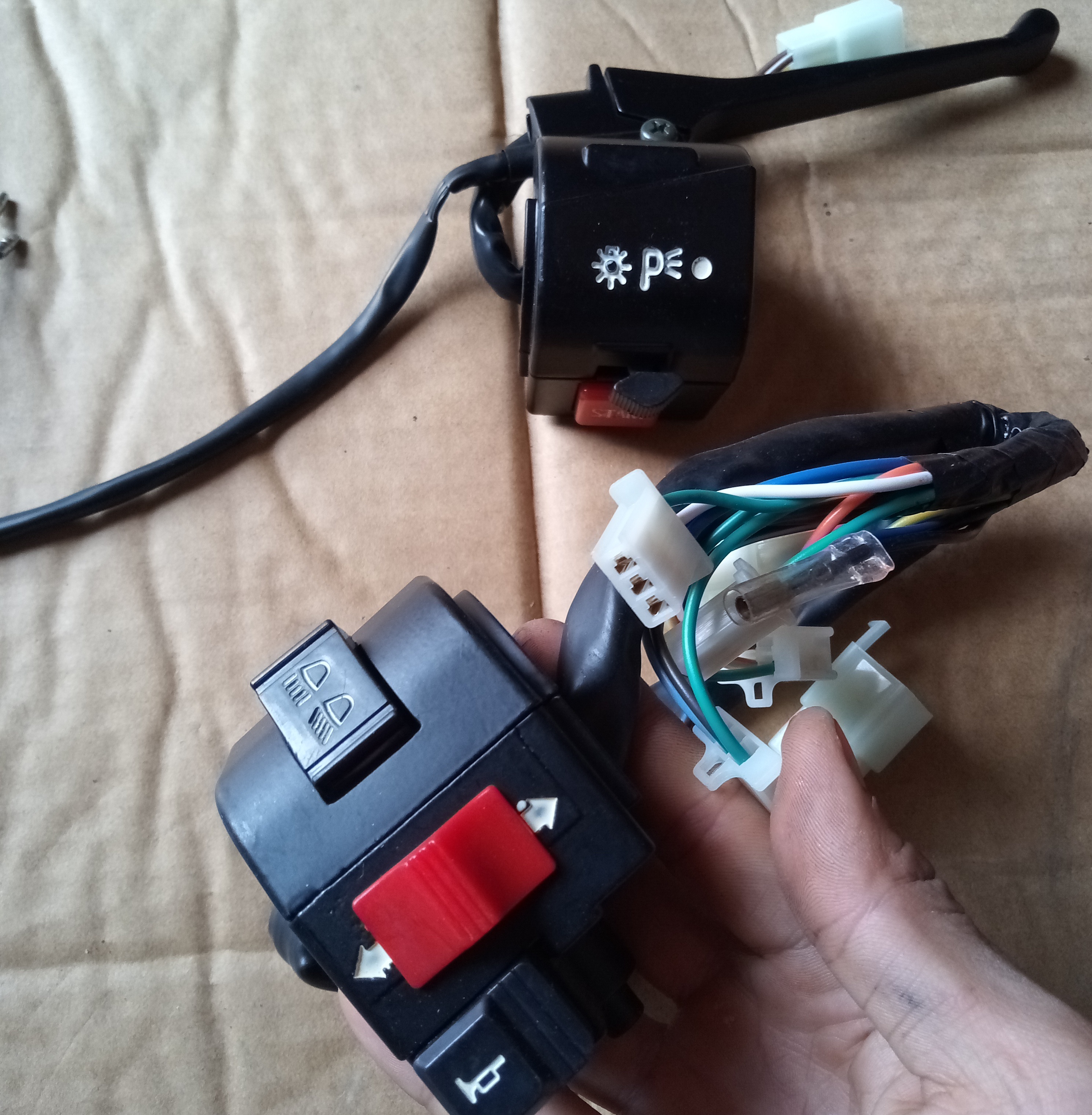 Trọn bộ Cụm công tắc honda Dream ( đủ 2 bên trái phải )