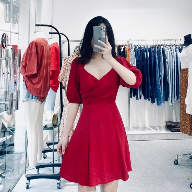 Đầm đỏ nhúng eo