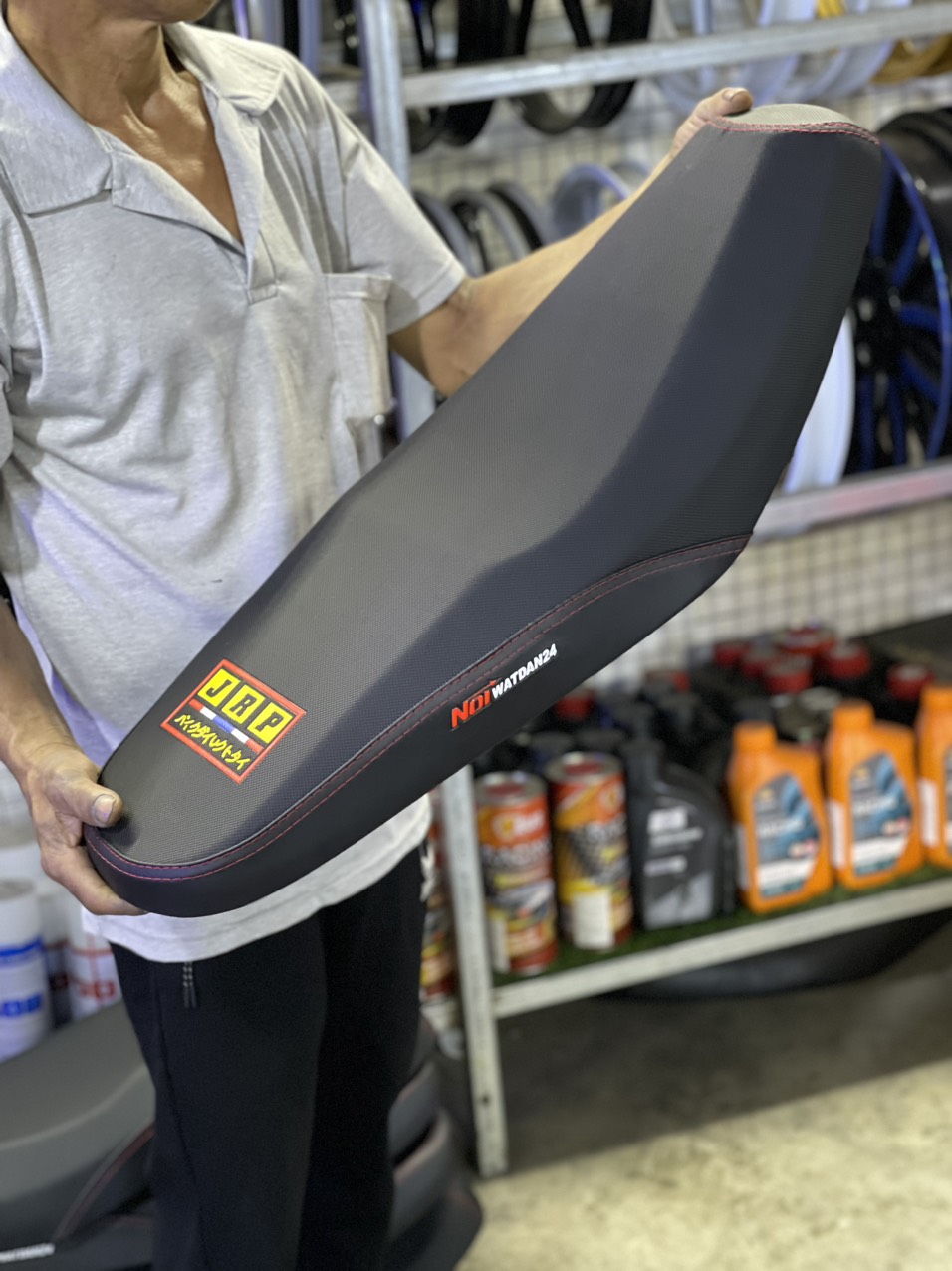 2-Layer Thin Saddle with Small Wave Attachment