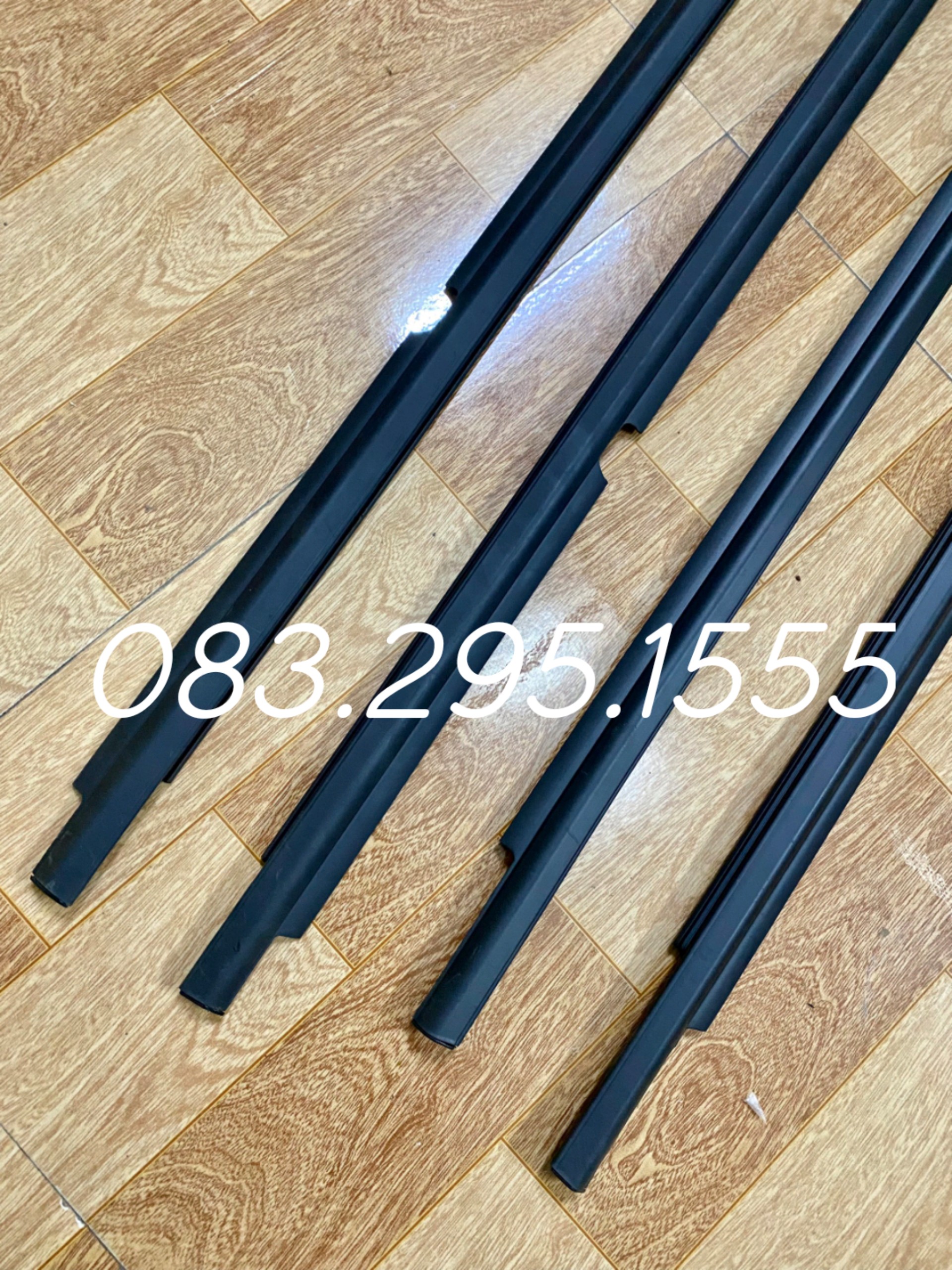 nẹp chân kính ngoài Innova 06 - 15 ( giá 1 bộ / 4 thanh , oem )