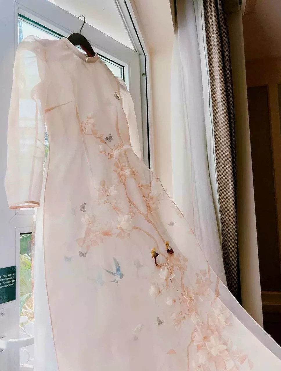 Áo Dài Truyền Thống Ivy Áo Dài Cách Tân Nữ Áo Dài Trắng Đính Hoa Mai Hoa Đào Nhẹ Nhàng Cho Nữ Tone Dáng Nâng Da Cực Xinh AD02