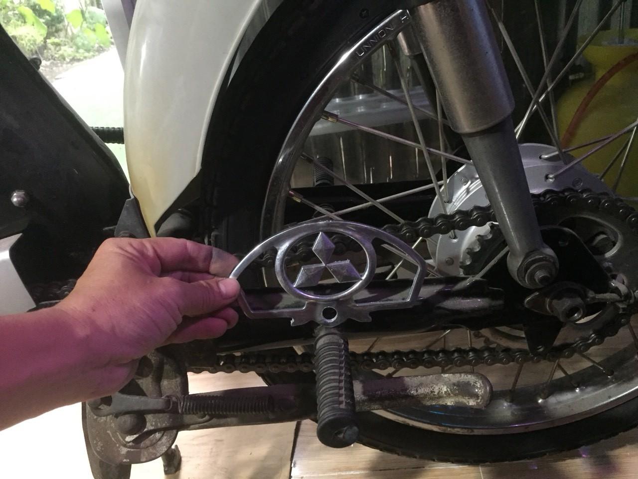 cặp che gác chân sau hình logo mitsu cho 67