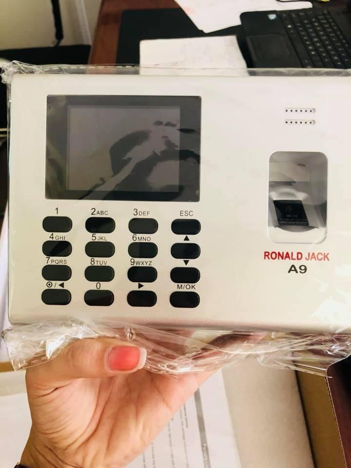 Máy chấm công vân tay Ronald Jack  A9