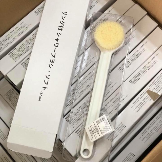 Bàn chải cọ lưng muji tránh mụn nhọn