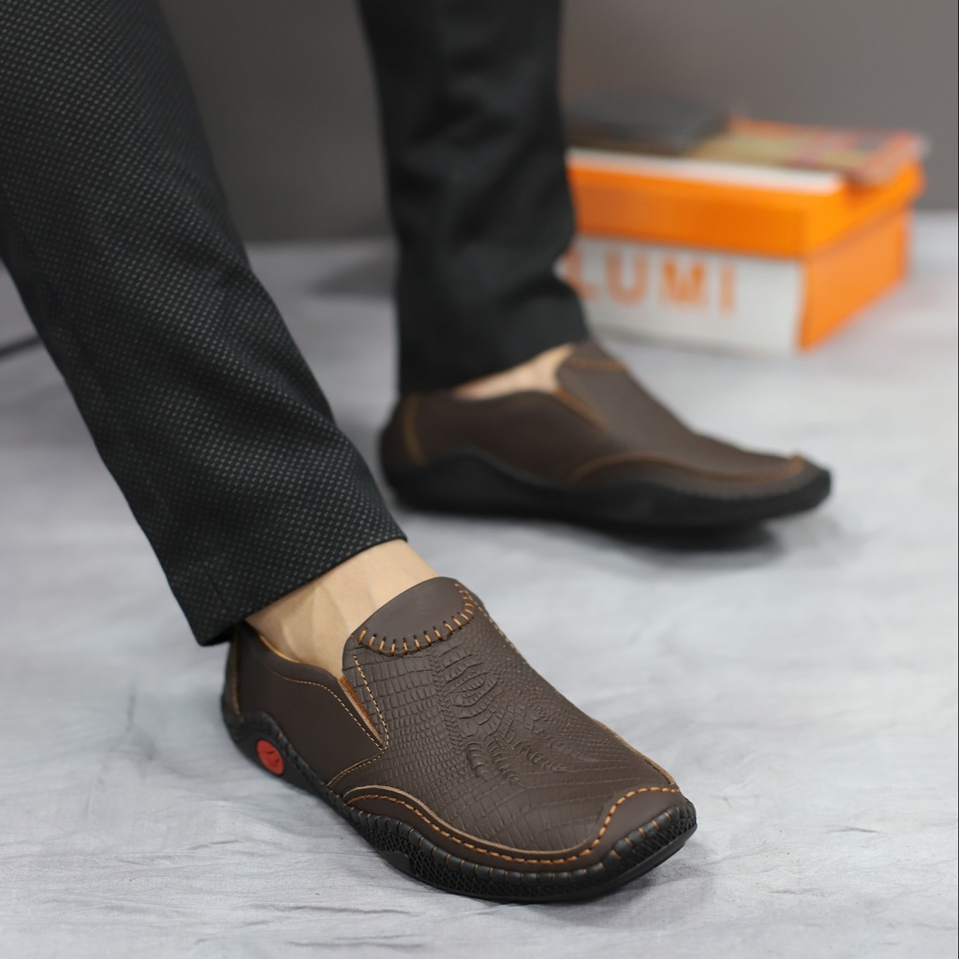 Giày lười nam da bò Giày mọi nam giày slip on nam da bò Giày lái xe cao cấp đế cao su non cao cấp Bảo hành 12 tháng Giày da nam boat shoes vân cá sấu mẫu mới nhất khâu chỉ nổi bật giày ôm chân mũi vuông S-4 2 màu Nâu