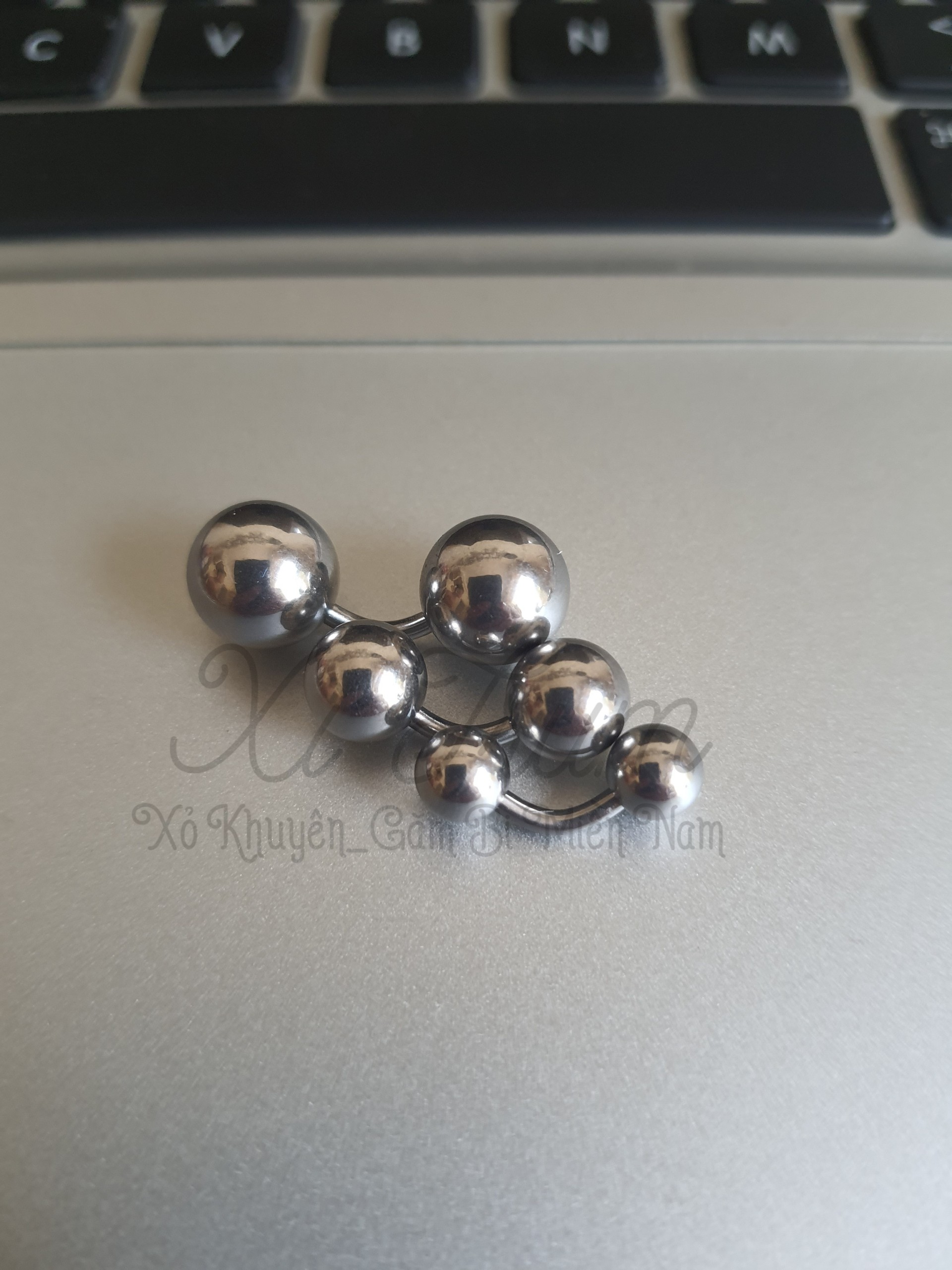 01 Khuyên chuỳ CONG bi INOX cho Nam ( KHÔNG KÈM KIM XỎ )