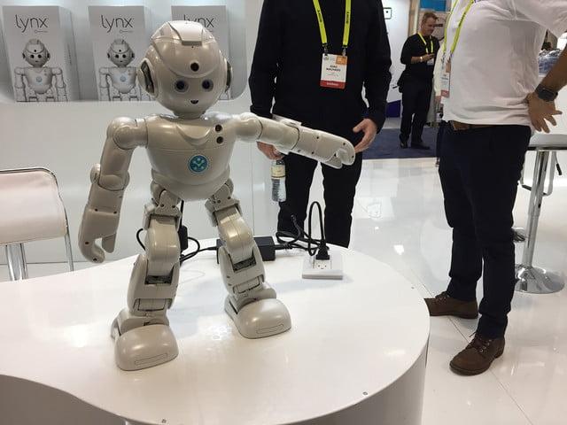 Robot Lynx UBTech tích hợp Alexa