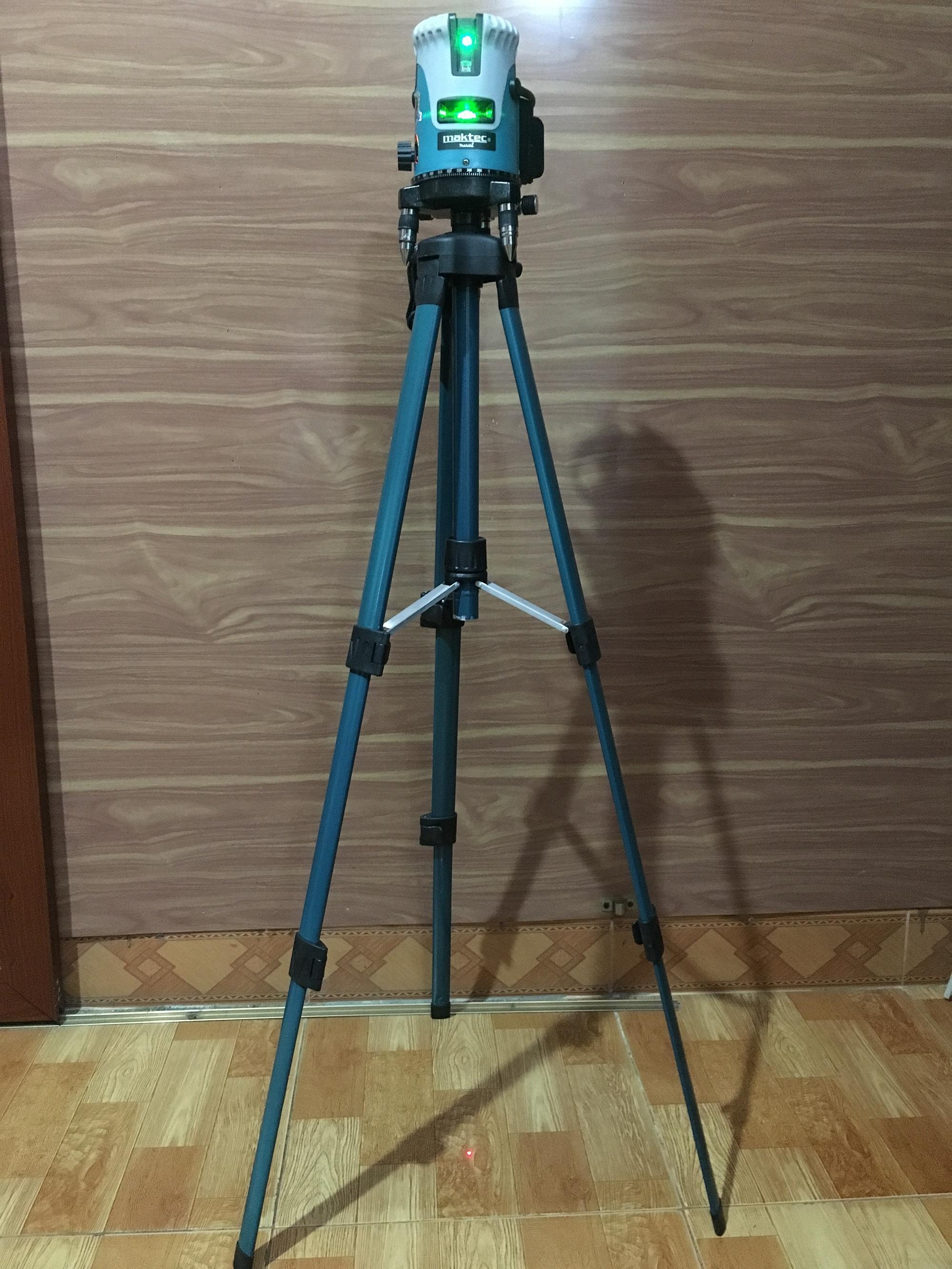 Máy cân mực laser Maktec 5 tia xanh