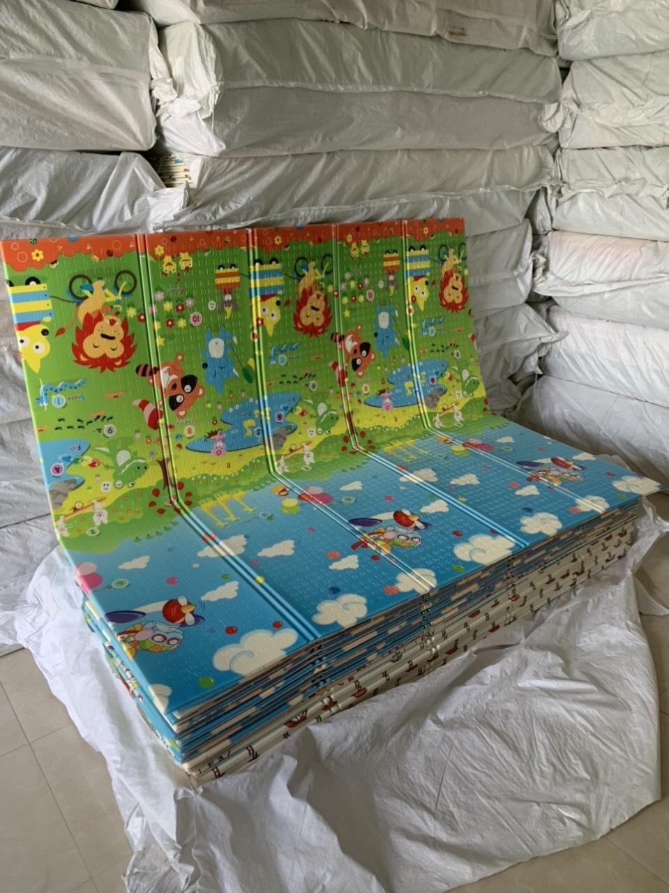 Thảm xốp hai mặt gấp gọn ( 1m8 x 2m ) Chiếu xốp cho bé