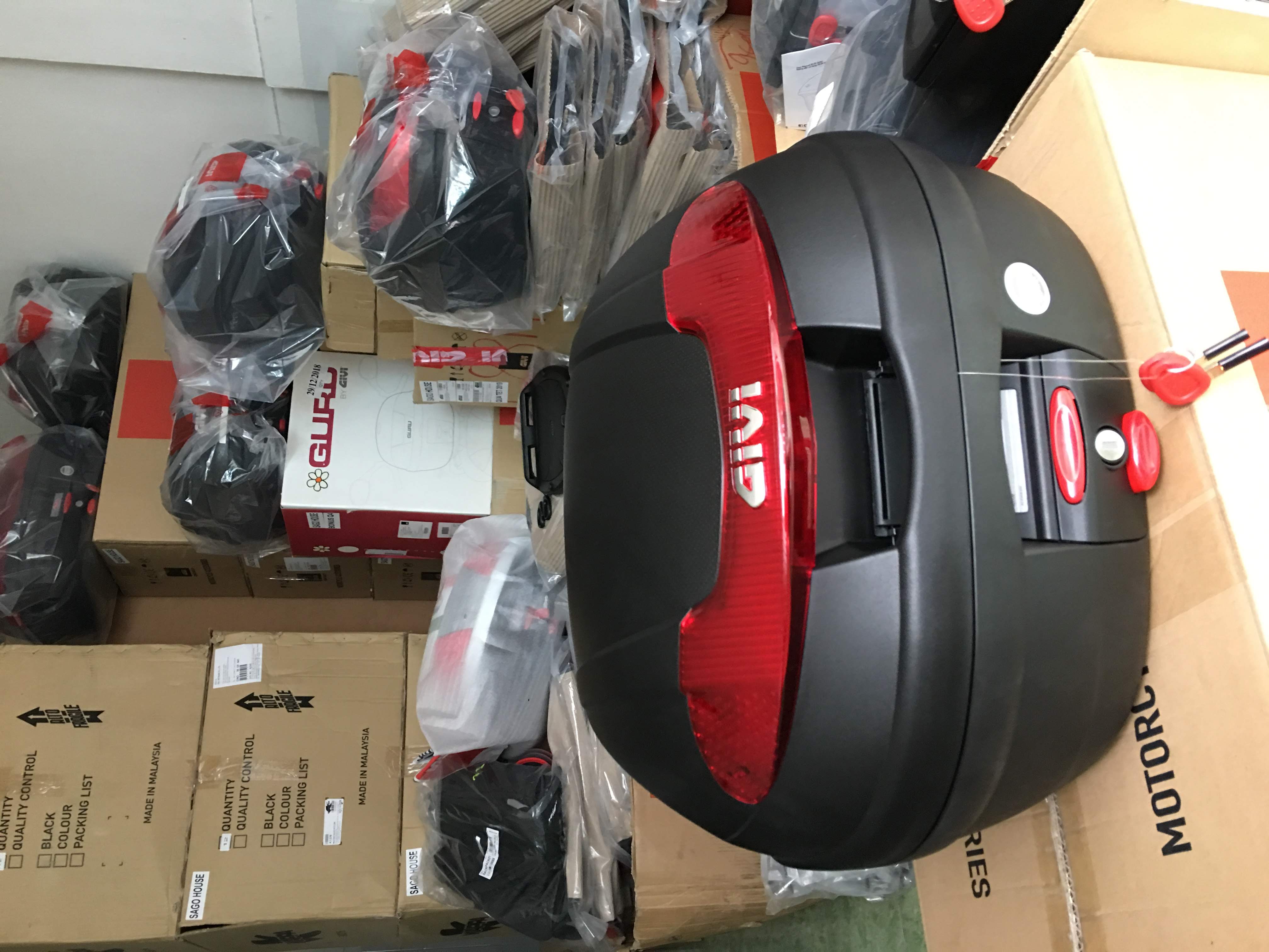 Thùng sau givi E340N, 34lit gắn sau xe máy