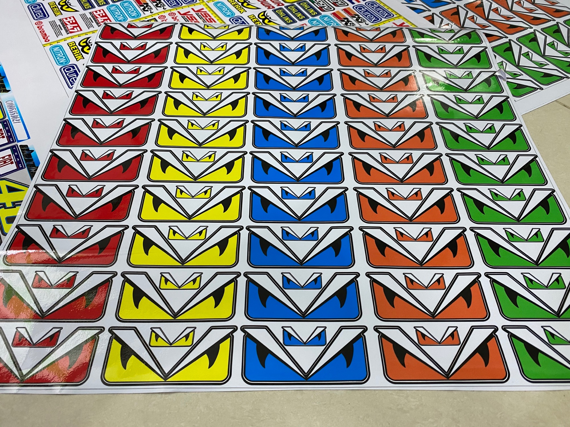 Combo 5 cái tem decal mắt Fendi 5 màu 4x10cm