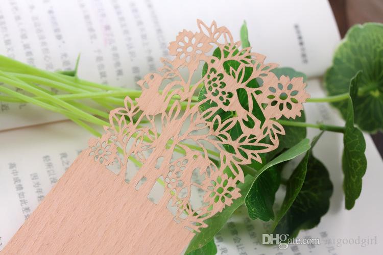 ĐÁNH DẤU SÁCH TỪ GỖ CẮT KHẮC TINH TẾ