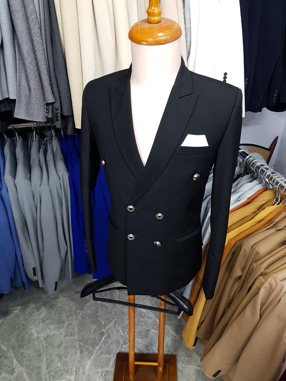 Áo vest nam màu đen kiểu 6 nút phong cách