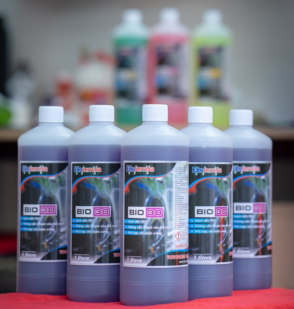 Dung dịch rửa xe không chạm Ekokemika BIO30-1L