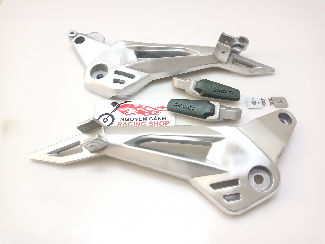 Gác chân wave dream đùi gà xếp ducati