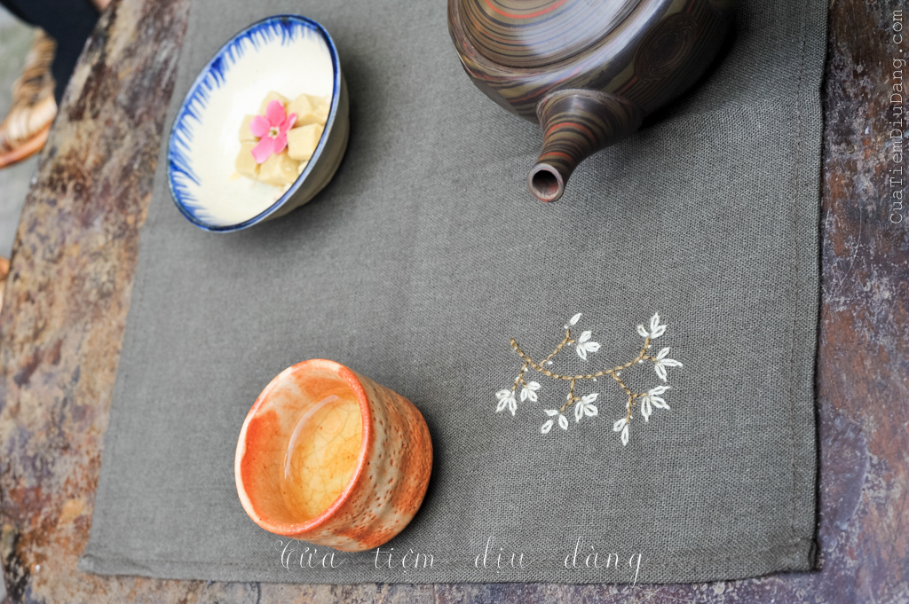 Khăn tay (Khăn mùi xoa) vải linen thêu thủ công - Lá non