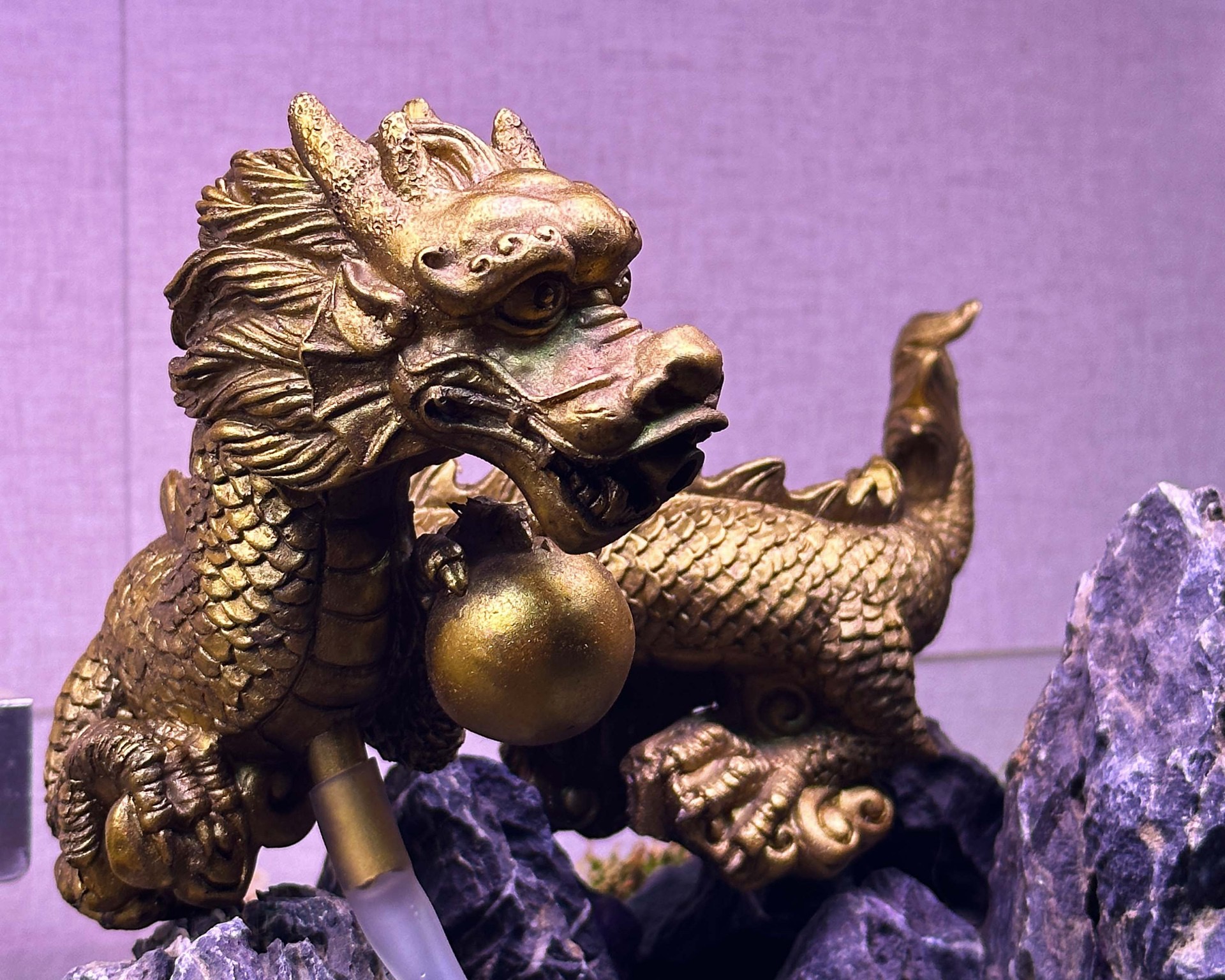 Trang Trí Hồ Cá Thuỷ Sinh - Rồng Phun Nước